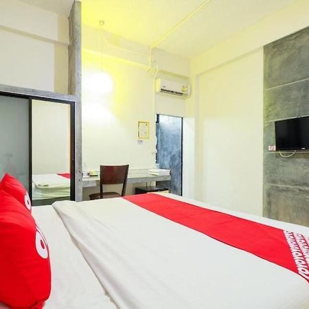 Oyo 412 7 Days Hotel Chiang Mai Exterior photo