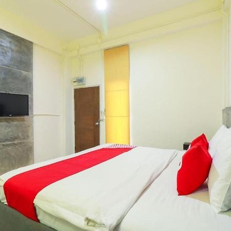 Oyo 412 7 Days Hotel Chiang Mai Exterior photo