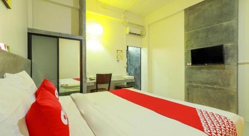 Oyo 412 7 Days Hotel Chiang Mai Exterior photo