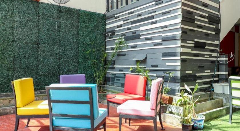 Oyo 412 7 Days Hotel Chiang Mai Exterior photo