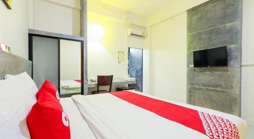 Oyo 412 7 Days Hotel Chiang Mai Exterior photo