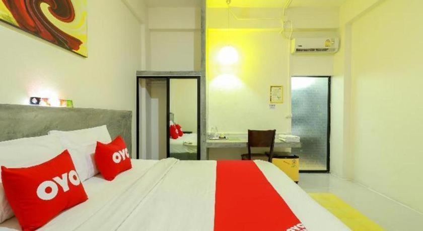 Oyo 412 7 Days Hotel Chiang Mai Exterior photo
