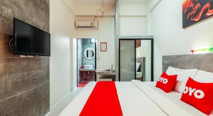 Oyo 412 7 Days Hotel Chiang Mai Exterior photo