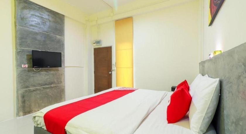 Oyo 412 7 Days Hotel Chiang Mai Exterior photo