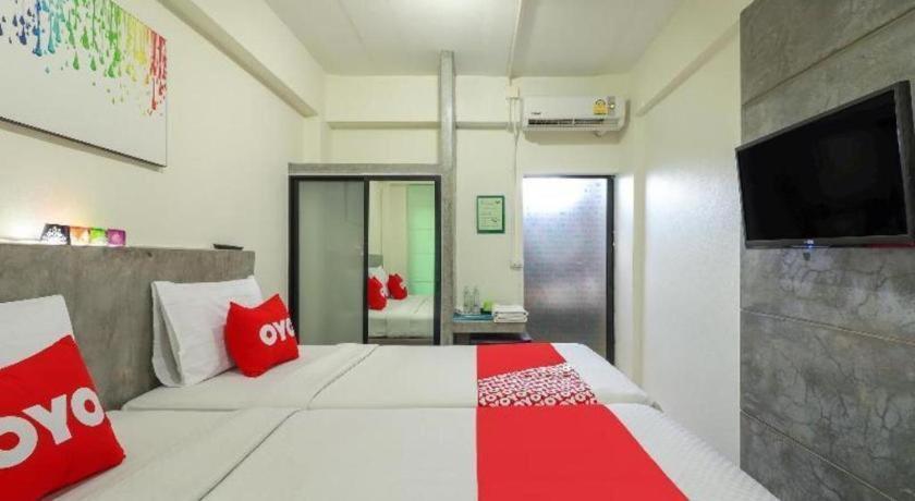 Oyo 412 7 Days Hotel Chiang Mai Exterior photo