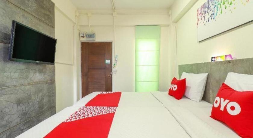 Oyo 412 7 Days Hotel Chiang Mai Exterior photo