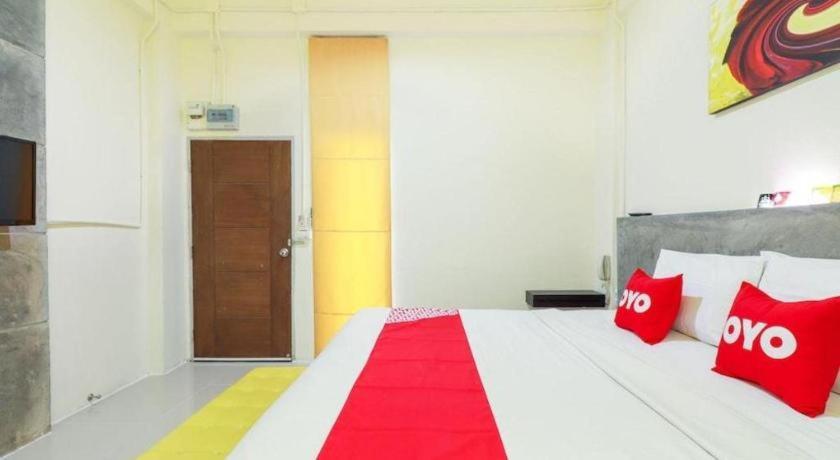 Oyo 412 7 Days Hotel Chiang Mai Exterior photo