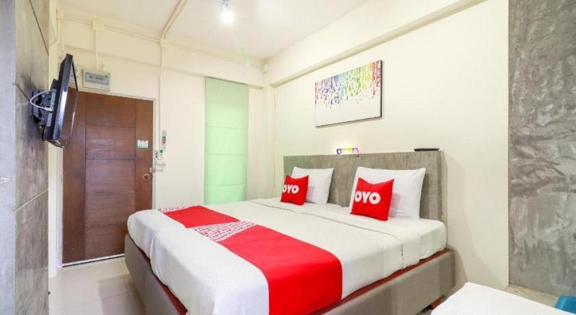 Oyo 412 7 Days Hotel Chiang Mai Exterior photo