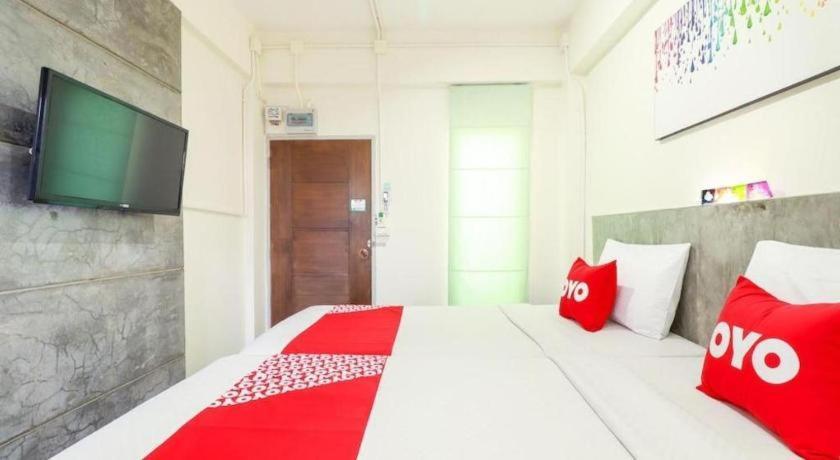 Oyo 412 7 Days Hotel Chiang Mai Exterior photo